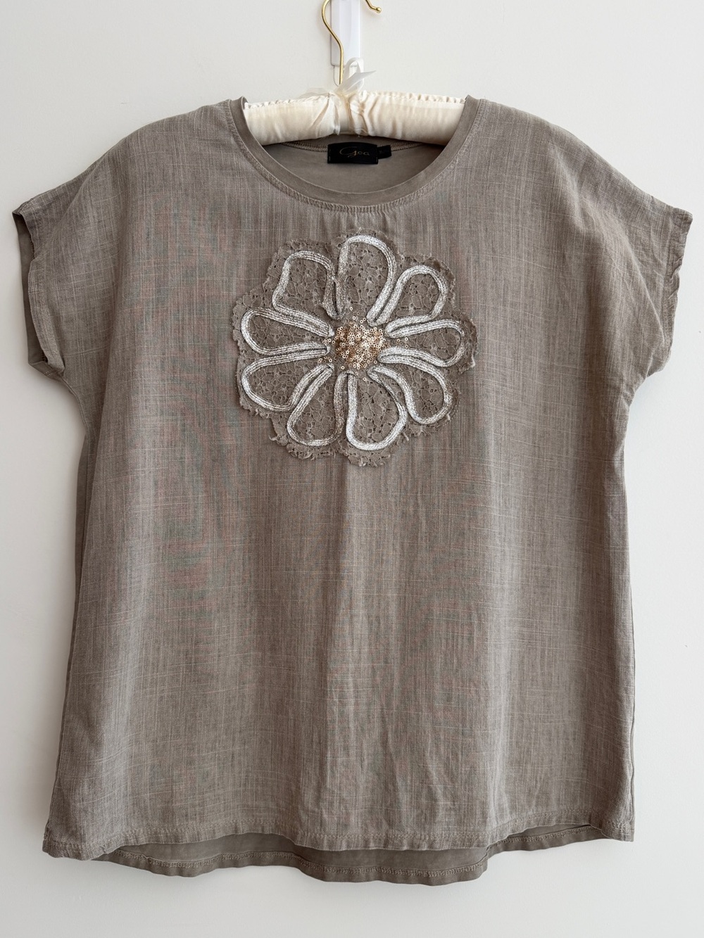 GOA Short Sleeve T-Shirt Linen Cotton Neutral Floral Applique Sequin Travel Chic